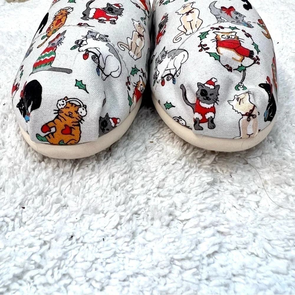 NEW TOMS Women’s Belmont Holiday Cats Print Light Grey Flats Shoes Size 7.5